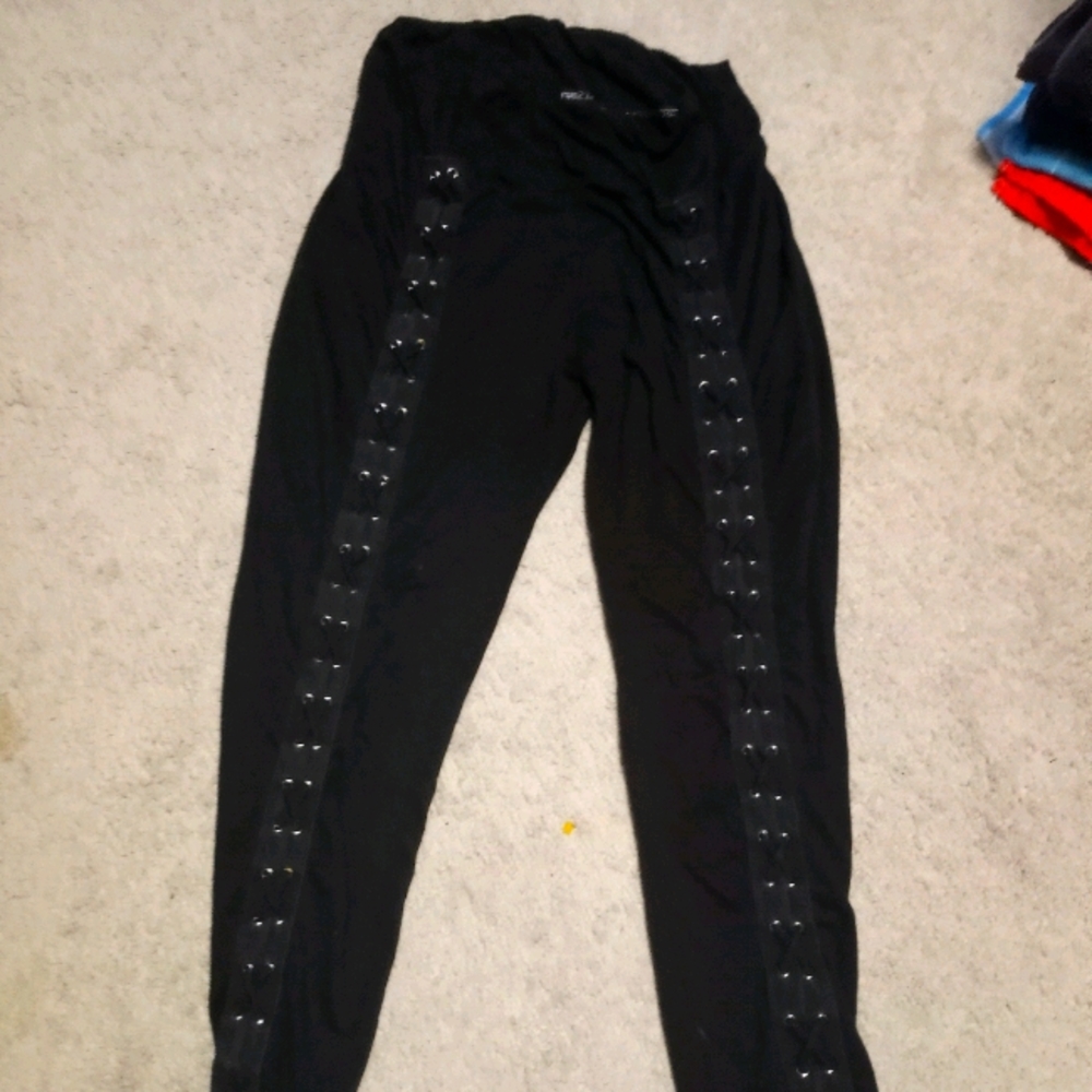 Black leggings with criss cross leggings
